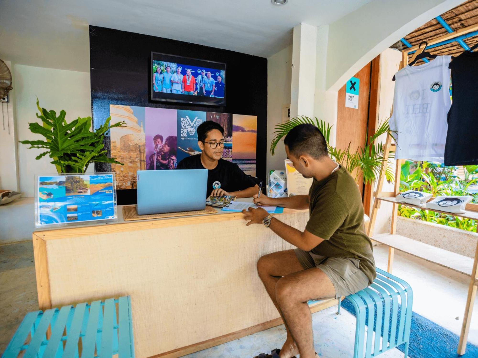 Hostel Mad Monkey Panglao Exteriér fotografie